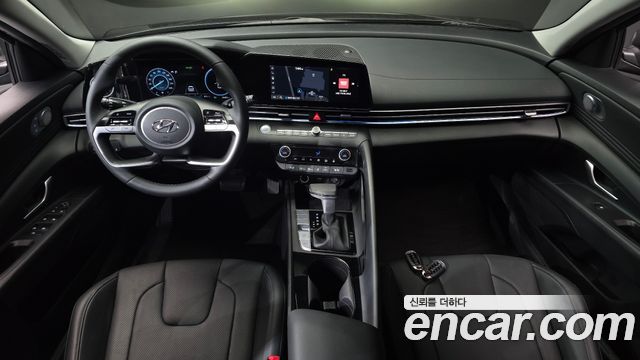 Hyundai Avante — interior