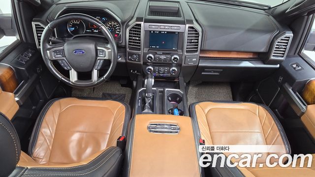 Ford F-150 — interior