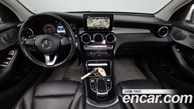 Mercedes-Benz GLC-Class — interior