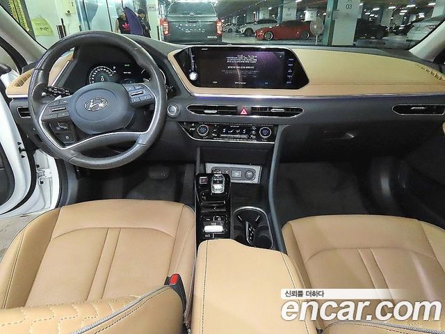 Hyundai Sonata — interior