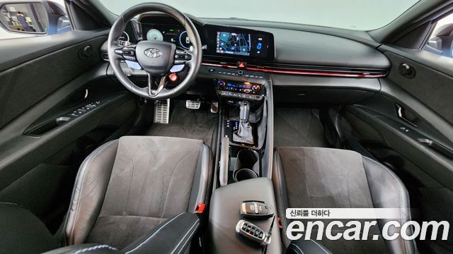 Hyundai Avante — interior
