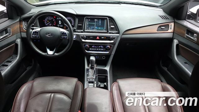 Hyundai Sonata — interior