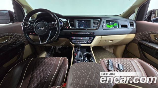 Kia Carnival — interior