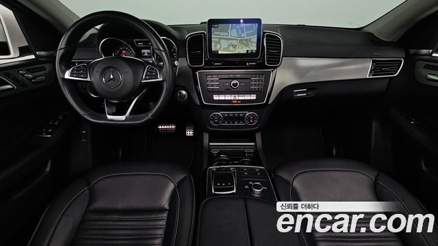 Mercedes-Benz GLE-Class — interior