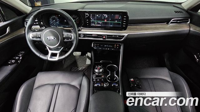 Kia K5 — interior