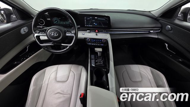Hyundai Avante — interior