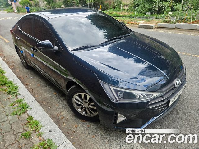 Hyundai Avante — interior