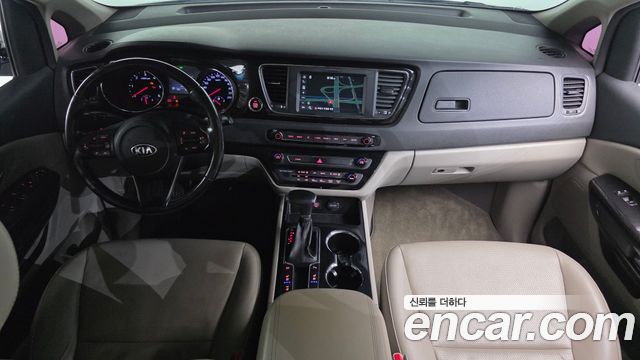 Kia Carnival — interior