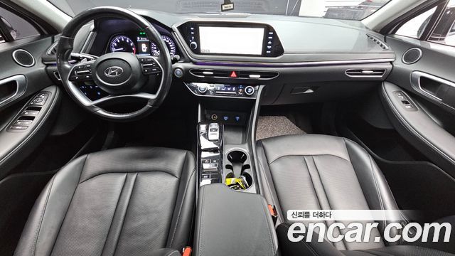 Hyundai Sonata — interior