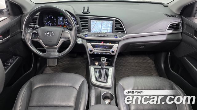 Hyundai Avante — interior