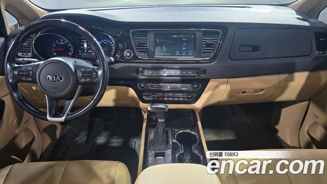 Kia Carnival — interior