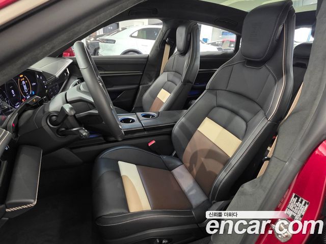 Porsche Taycan — interior