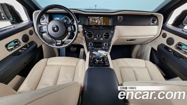 Rolls-Royce Cullinan — interior