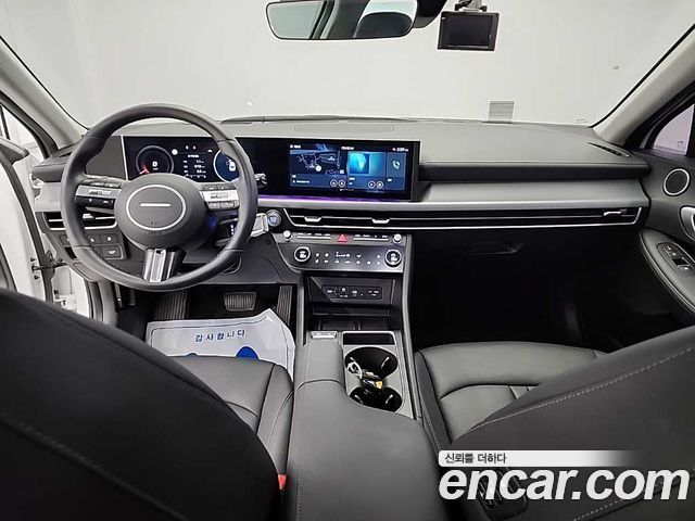 Hyundai Sonata — interior