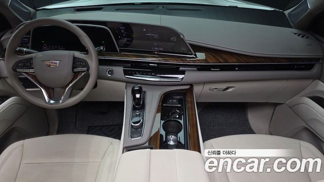 Cadillac Escalade — interior