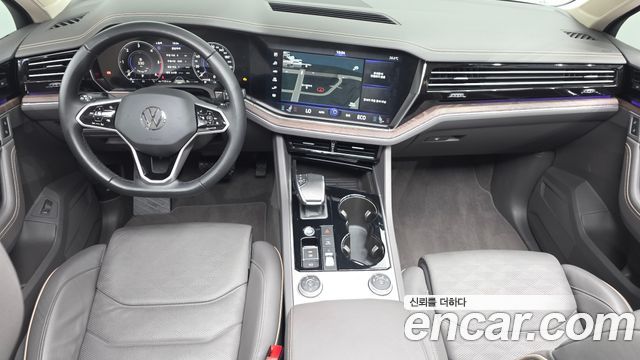 Volkswagen Touareg — interior