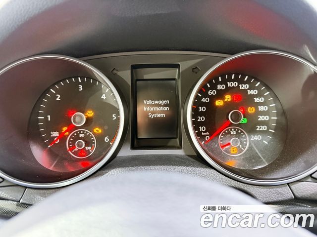 Volkswagen Golf — interior
