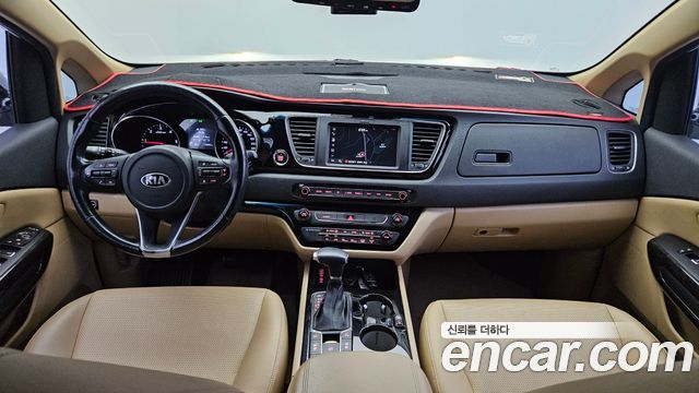 Kia Carnival — interior