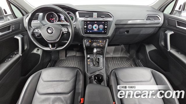 Volkswagen Tiguan — interior