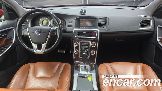 Volvo S60 — interior