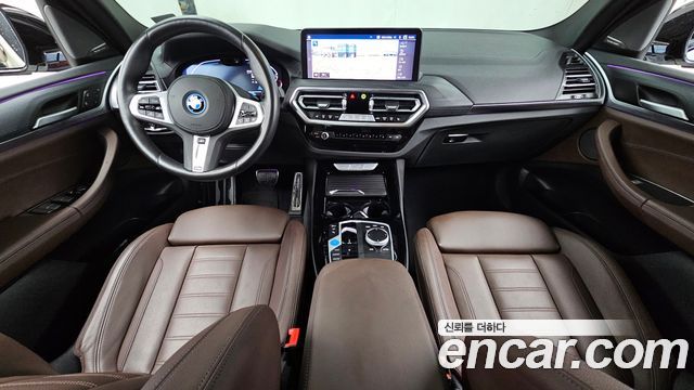 BMW iX3 — interior