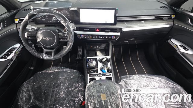 Kia K5 — interior