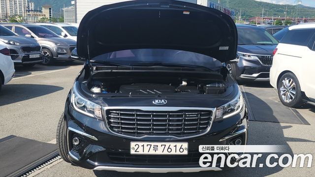 Kia Carnival — interior