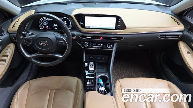 Hyundai Sonata — interior