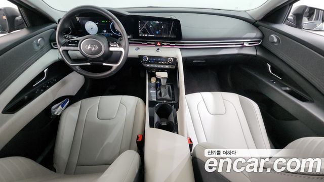 Hyundai Avante — interior