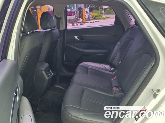 Hyundai Sonata — interior