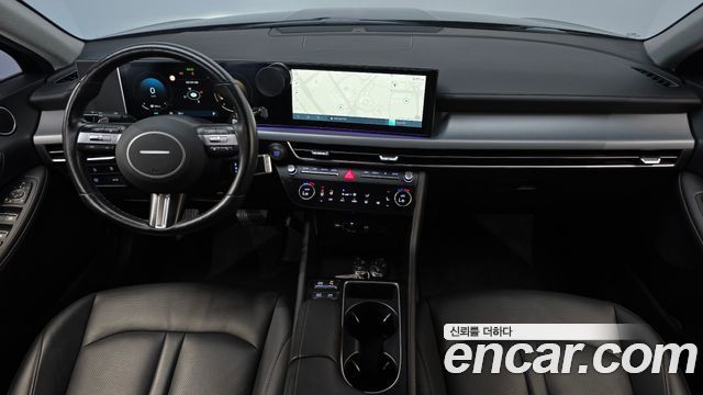 Hyundai Sonata — interior