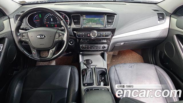 Kia K7 — interior