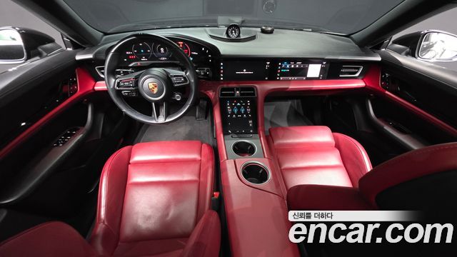 Porsche Taycan — interior