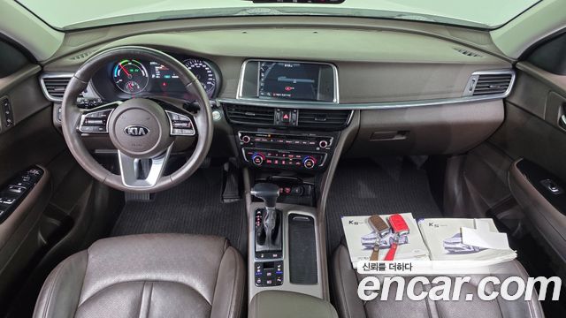 Kia K5 — interior