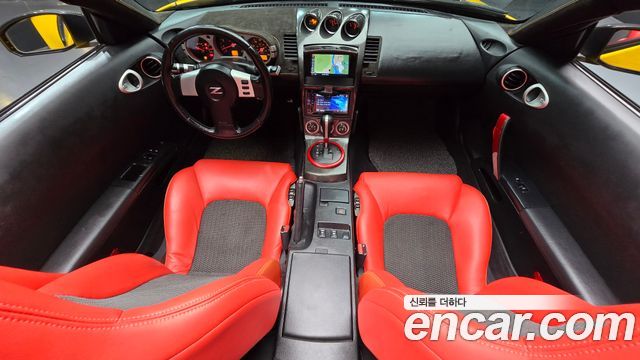 Nissan 350Z — interior