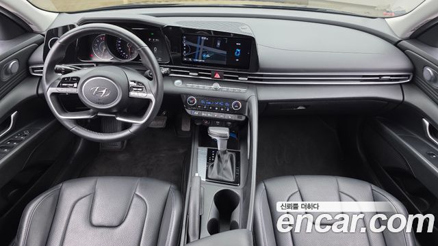 Hyundai Avante — interior