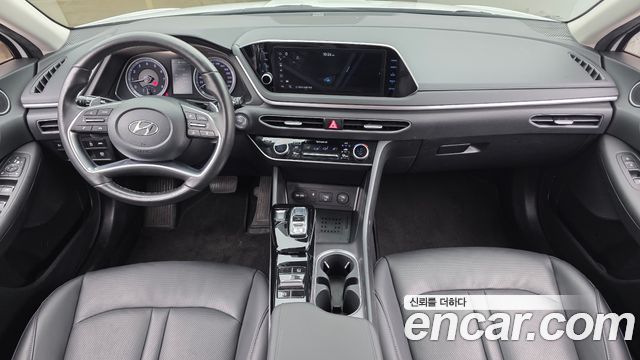 Hyundai Sonata — interior