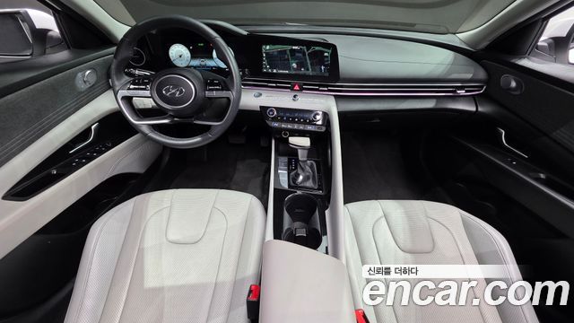 Hyundai Avante — interior