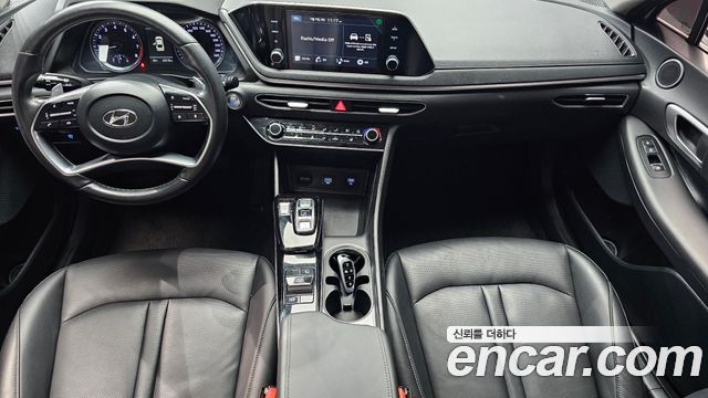 Hyundai Sonata — interior