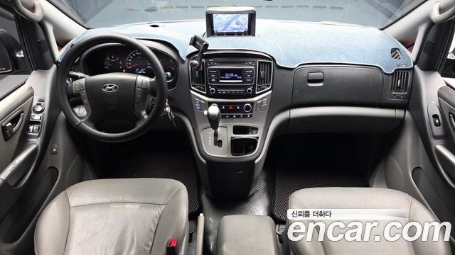 Hyundai Starex — interior