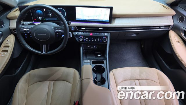 Hyundai Sonata — interior