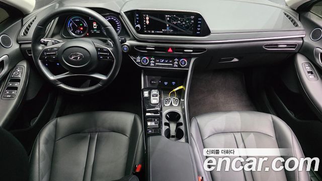 Hyundai Sonata — interior