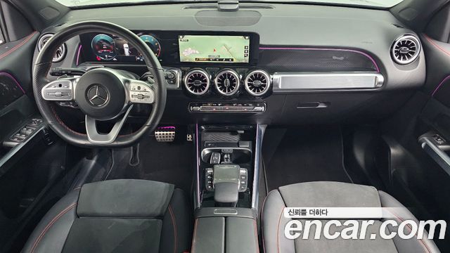 Mercedes-Benz GLB-Class — interior