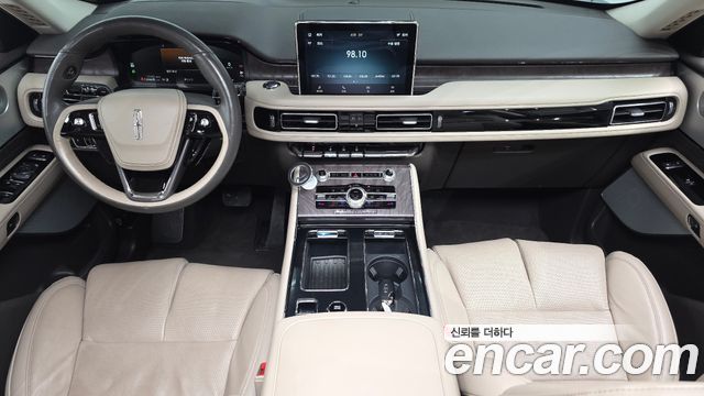 Lincoln Aviator — interior