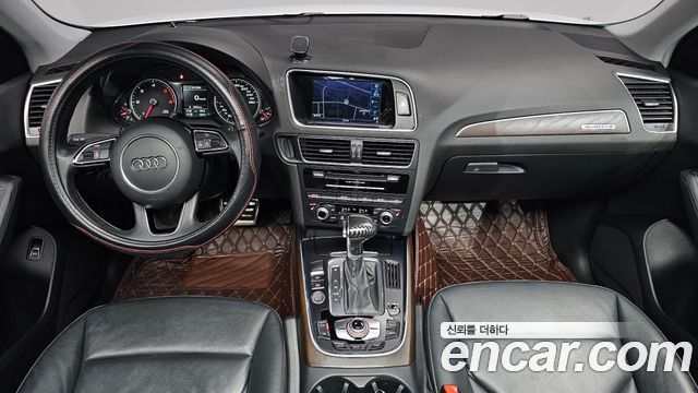 Audi Q5 — interior