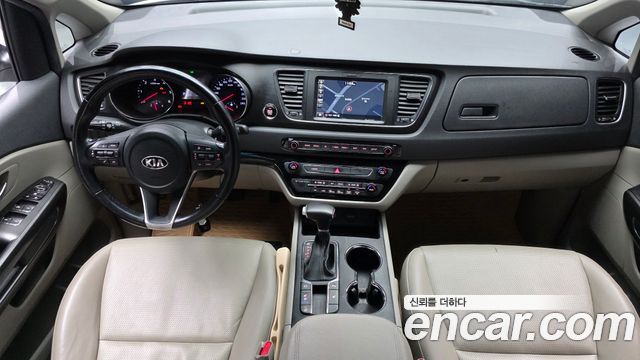 Kia Carnival — interior