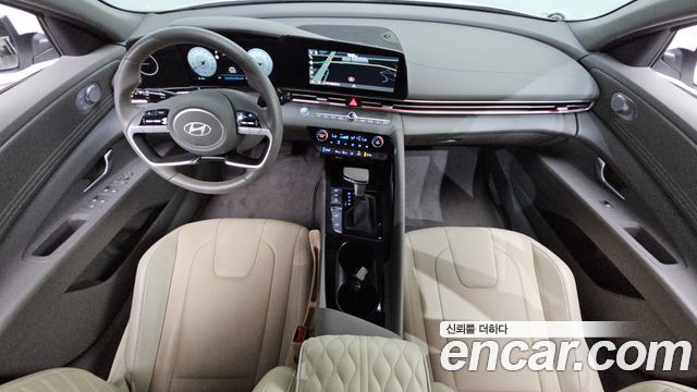 Hyundai Avante — interior