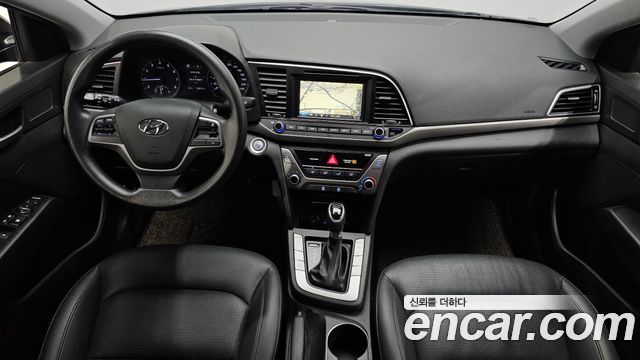 Hyundai Avante — interior
