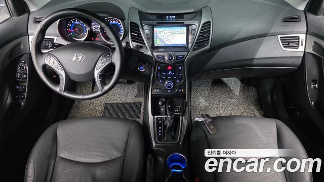 Hyundai Avante — interior
