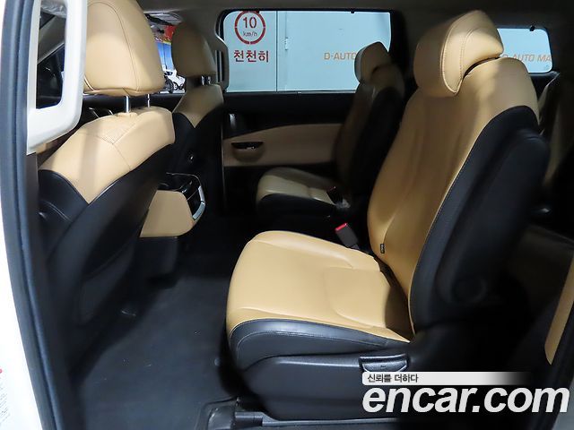 Kia Carnival — interior